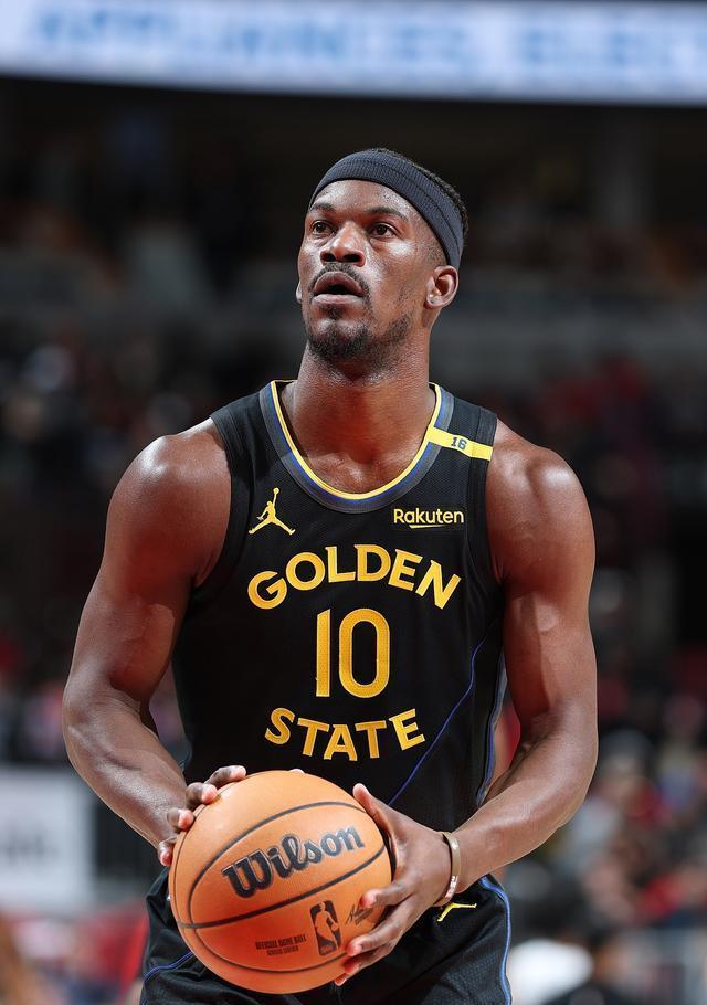 爱游戏-关于巴特勒在雄鹿比赛中比赛局势复杂，大比分获胜引发热议！全场沸腾不已的信息